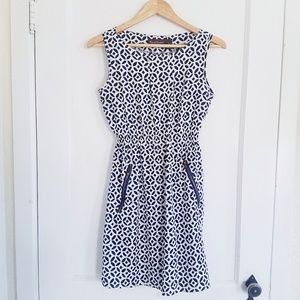 Light patterned summer dress with pockets
